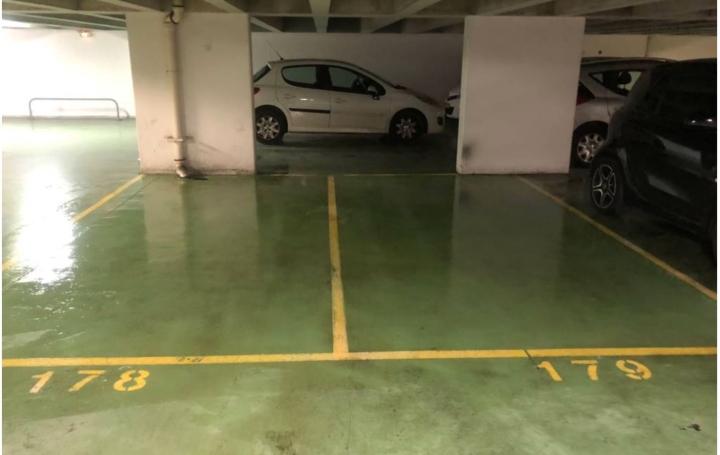 Garage   PARIS  12 m2 110 € 